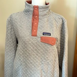 Women’s Patagonia pullover. Excellent new condition. Medium